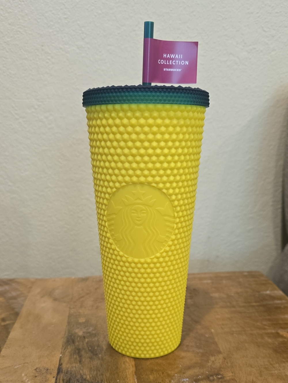 NWT Starbucks Hawaii Collection Exclusive Pineapple Studded Cold Cup 24oz